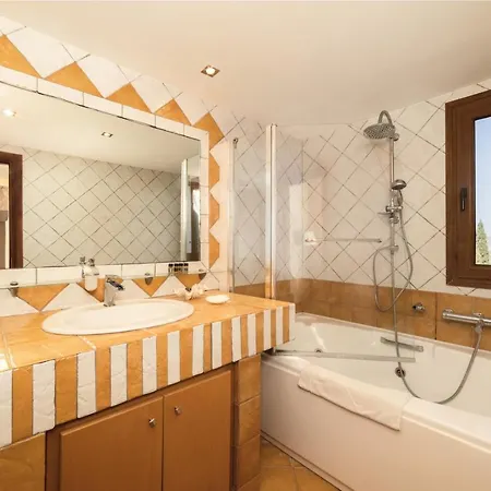 Ark Luxury & Private *
